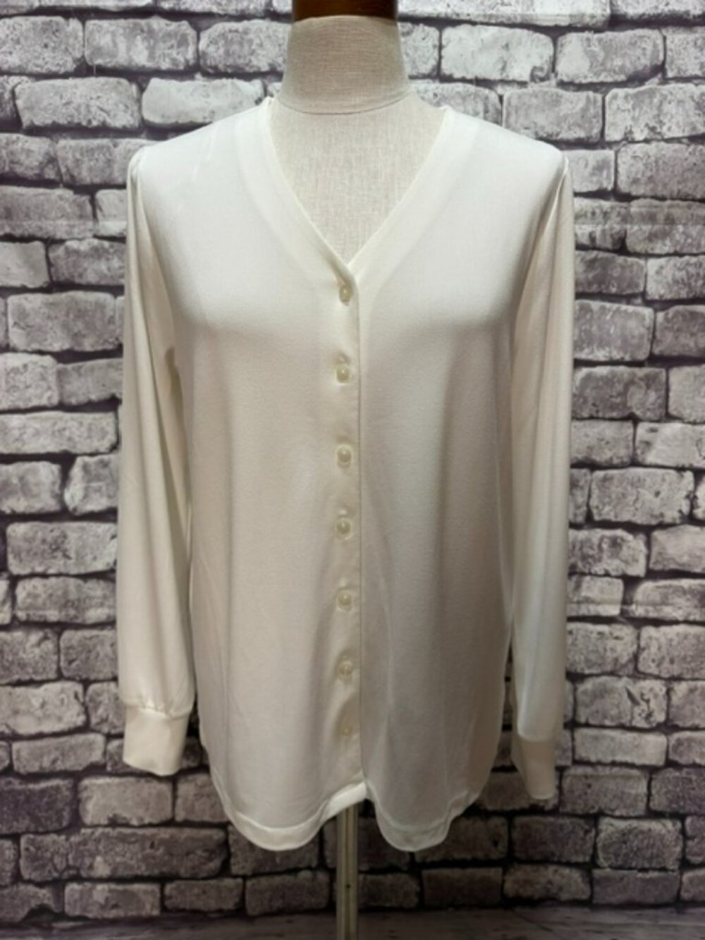 Tahari NWT V-Neck Button Down Blouse Size L